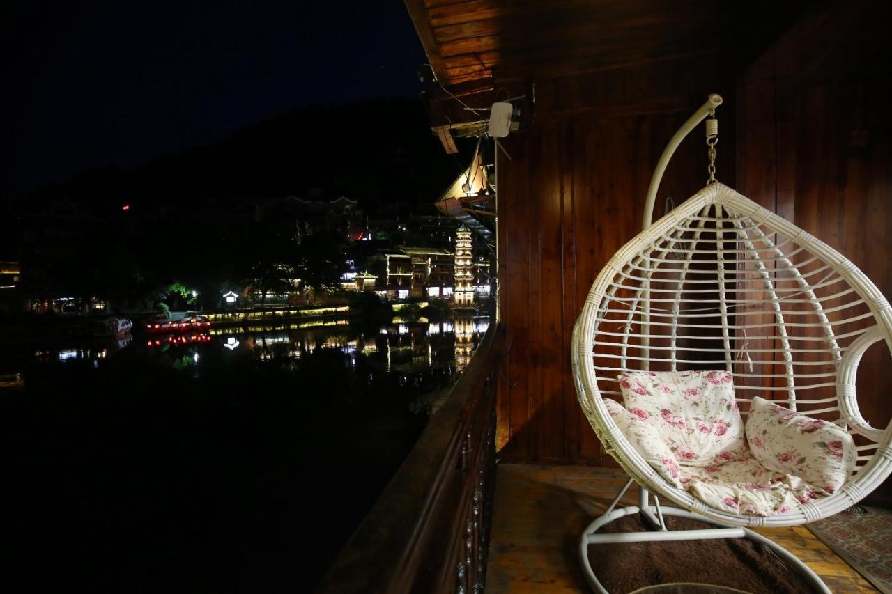 Lqj Riverside Guest House 鳳凰県 エクステリア 写真