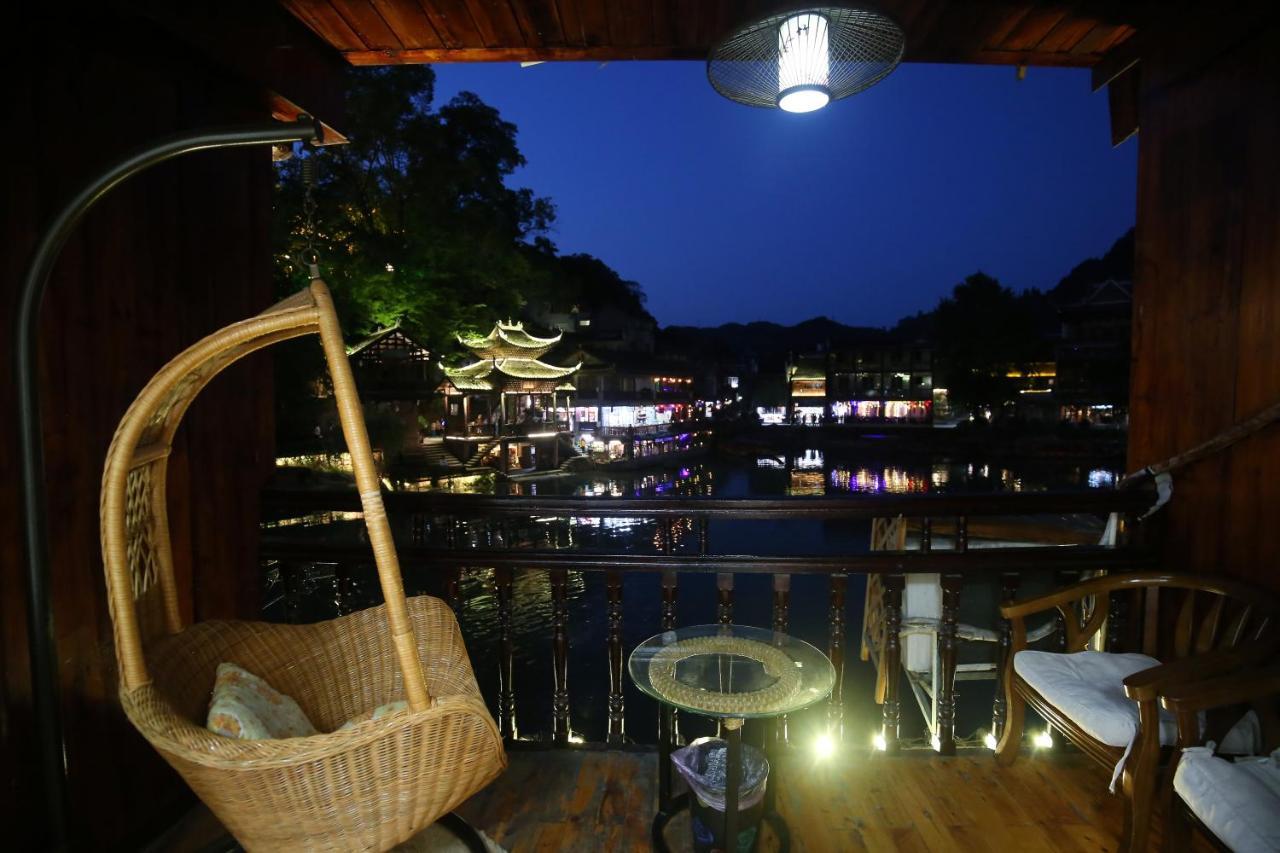 Lqj Riverside Guest House 鳳凰県 エクステリア 写真