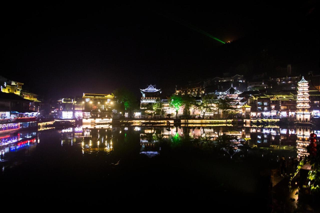 Lqj Riverside Guest House 鳳凰県 エクステリア 写真