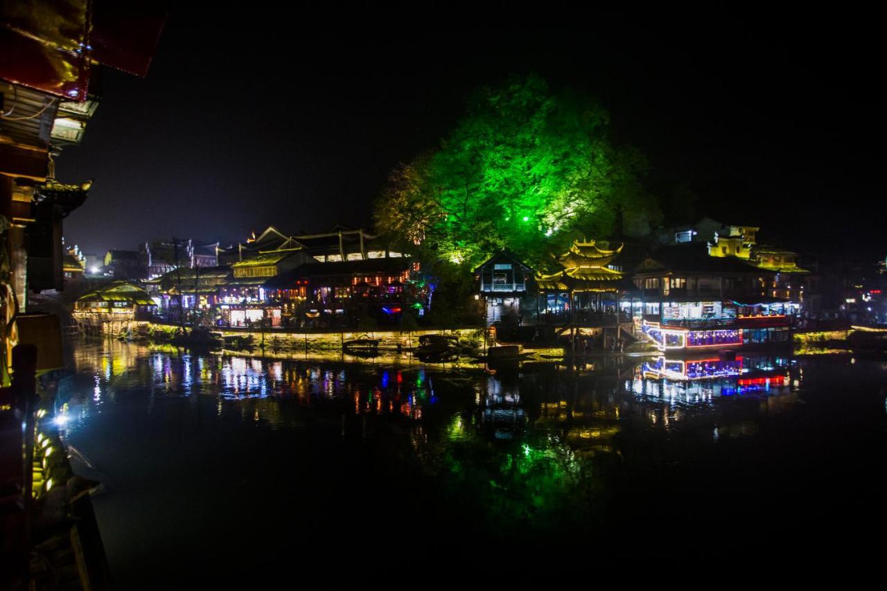 Lqj Riverside Guest House 鳳凰県 エクステリア 写真