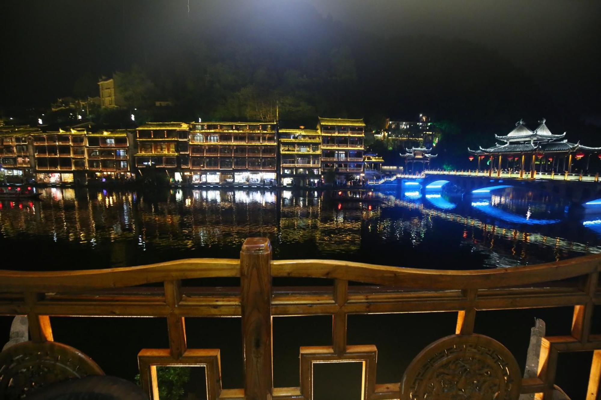 Lqj Riverside Guest House 鳳凰県 エクステリア 写真