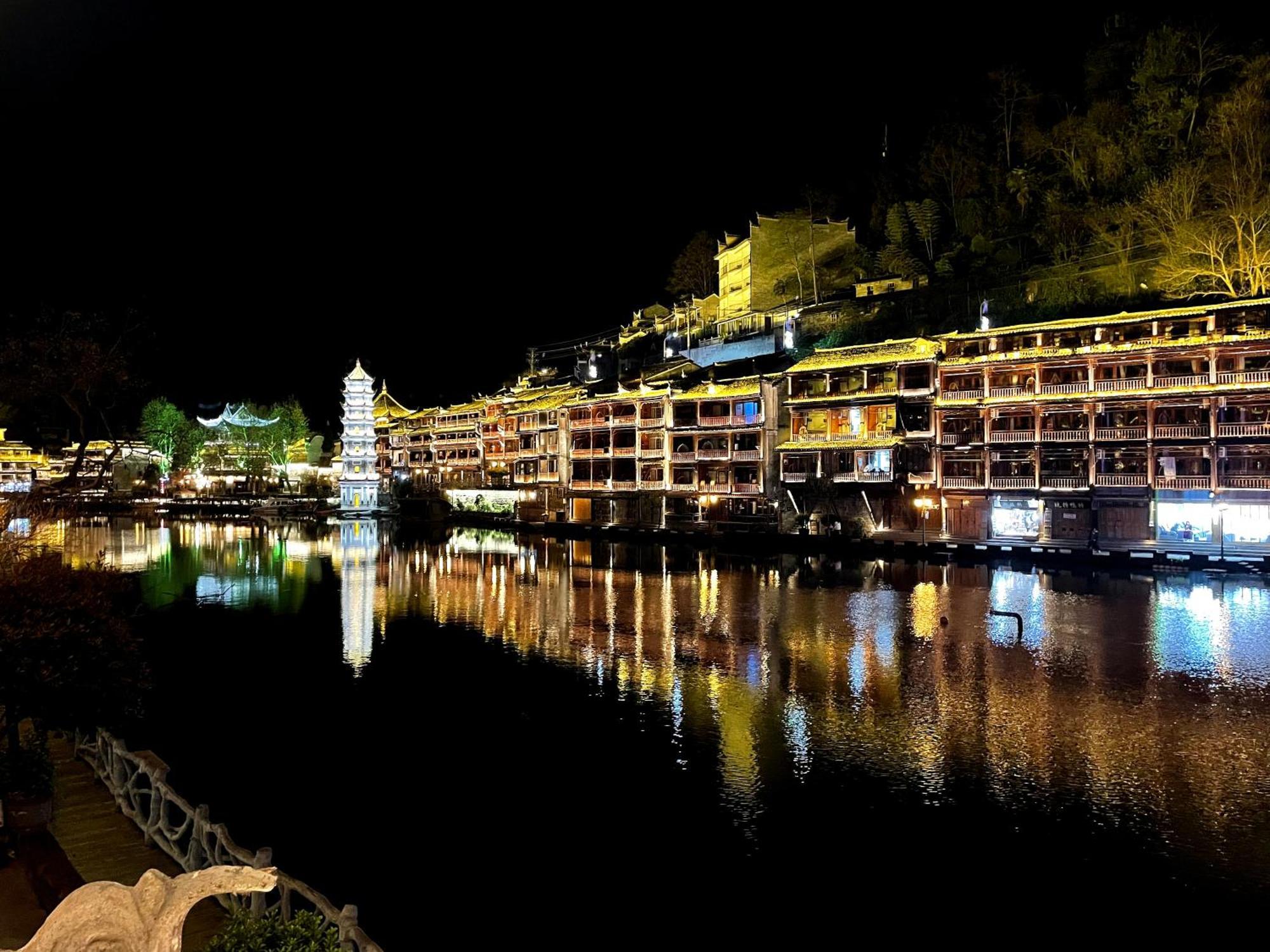 Lqj Riverside Guest House 鳳凰県 エクステリア 写真