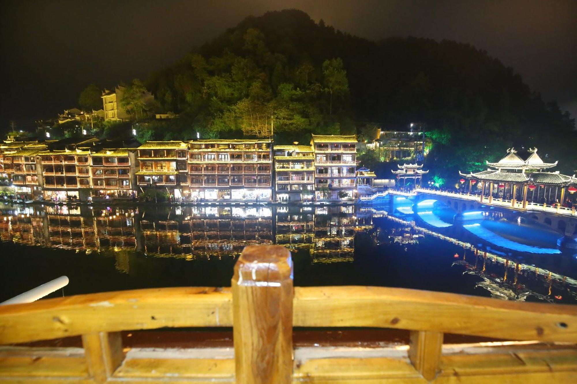 Lqj Riverside Guest House 鳳凰県 エクステリア 写真
